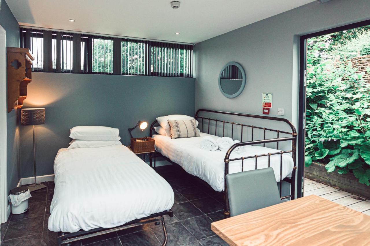Clophill Eco Lodges Bagian luar foto